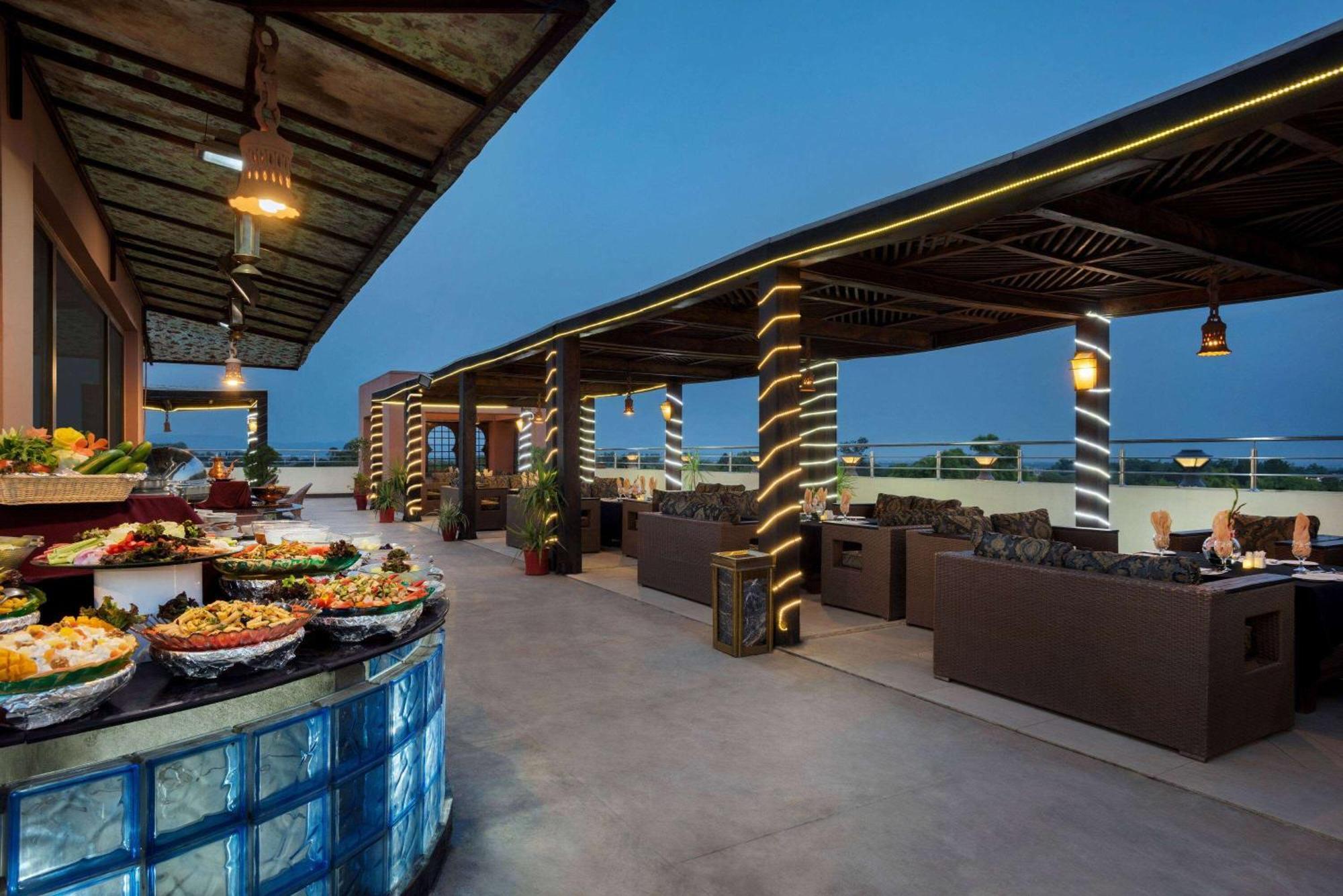 Ramada By Wyndham Islamabad Bagian luar foto